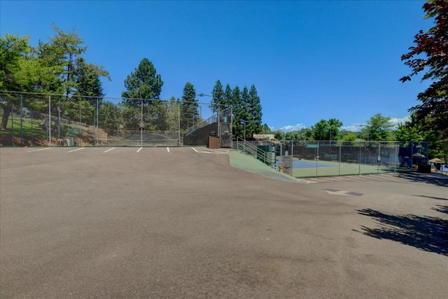 10885 Torrey Pines Dr, Auburn, CA 95602