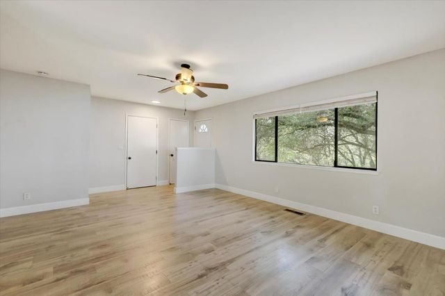 10885 Torrey Pines Dr, Auburn, CA 95602