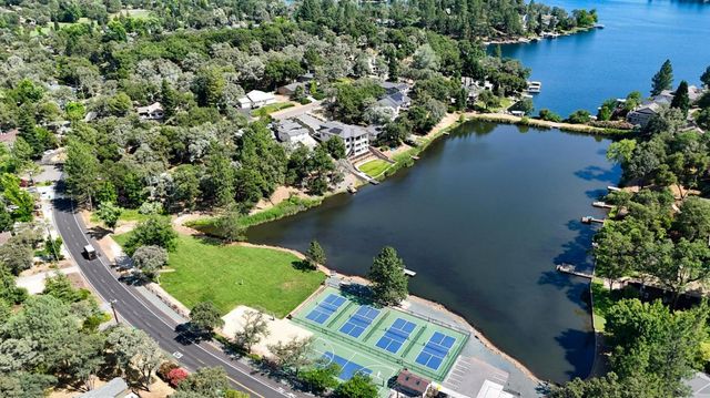 10885 Torrey Pines Dr, Auburn, CA 95602