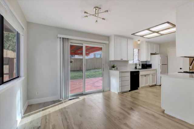 10885 Torrey Pines Dr, Auburn, CA 95602