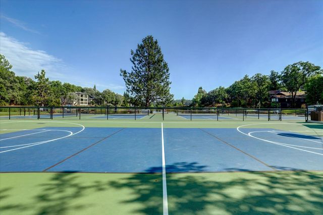 10885 Torrey Pines Dr, Auburn, CA 95602