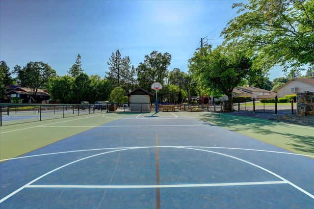 10885 Torrey Pines Dr, Auburn, CA 95602