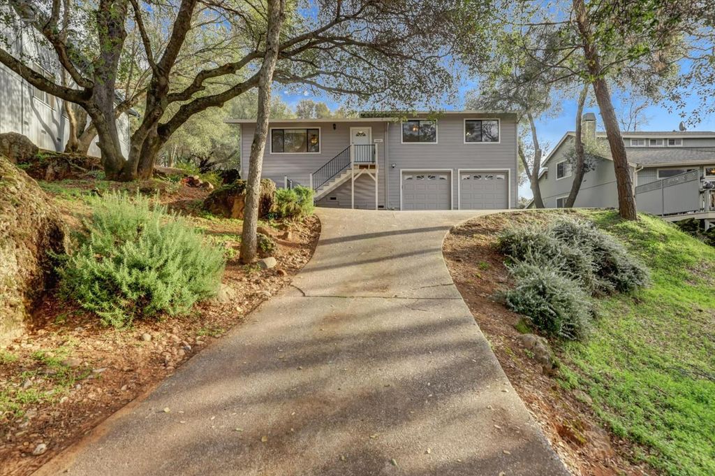 10885 Torrey Pines Dr, Auburn, CA 95602