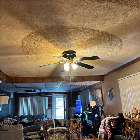 118 Mckean Ave, Donora, PA 15033