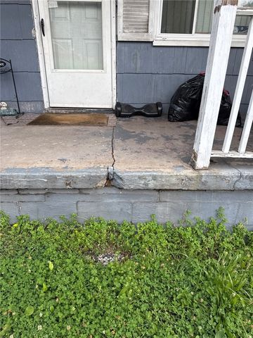 118 Mckean Ave, Donora, PA 15033