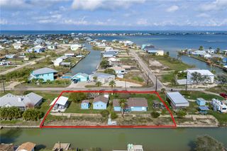 223 W Sagebrush St, Rockport, TX 78382