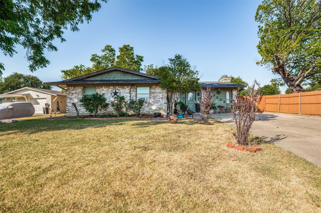 3802 Yellowstone Street, Irving, TX 75062 — exterior