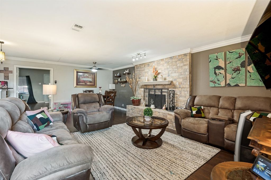 3802 Yellowstone Street, Irving, TX 75062 — photo 2