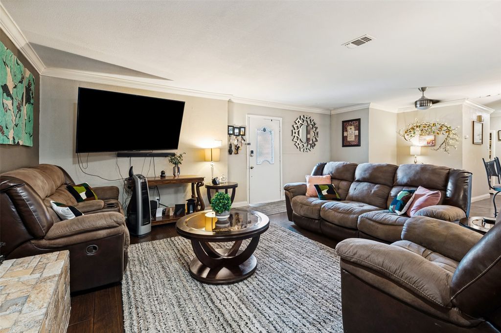 3802 Yellowstone Street, Irving, TX 75062 — photo 4