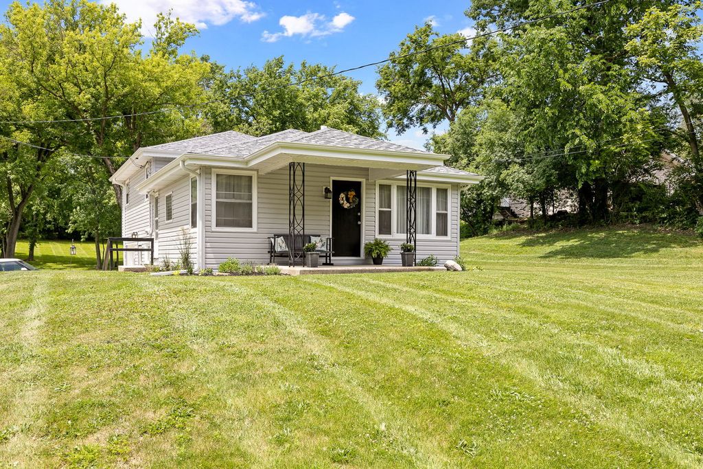11S130 Madison Street, Burr Ridge, IL 60527 — exterior