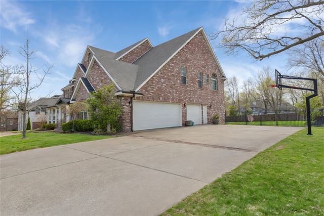3028 Willow Bend Circle, Springdale, AR 72762