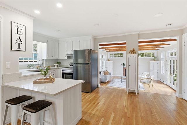 34 Maple Street, Hamilton, MA 01982