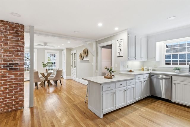 34 Maple Street, Hamilton, MA 01982