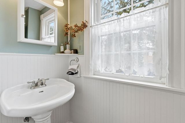 34 Maple Street, Hamilton, MA 01982