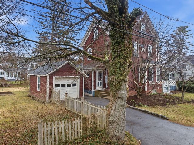34 Maple Street, Hamilton, MA 01982