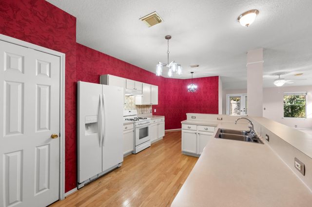 19307 Royal Isle Drive, Tomball, TX 77375