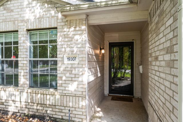 19307 Royal Isle Drive, Tomball, TX 77375