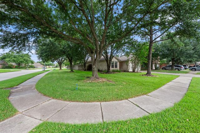 19307 Royal Isle Drive, Tomball, TX 77375