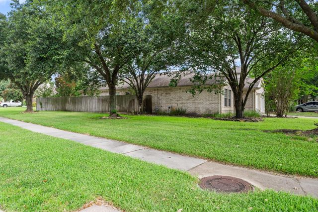 19307 Royal Isle Drive, Tomball, TX 77375