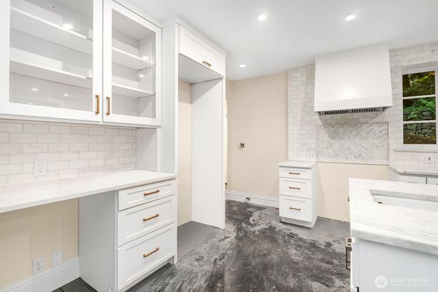 6639 NE Bayview Boulevard, Bainbridge Island, WA 98110