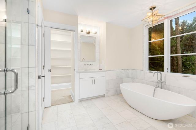 6639 NE Bayview Boulevard, Bainbridge Island, WA 98110