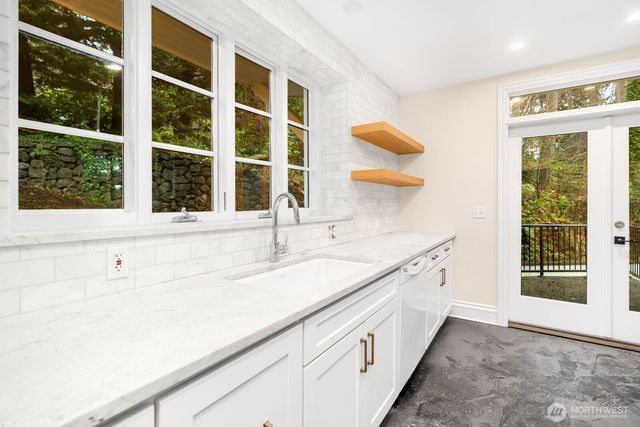 6639 NE Bayview Boulevard, Bainbridge Island, WA 98110