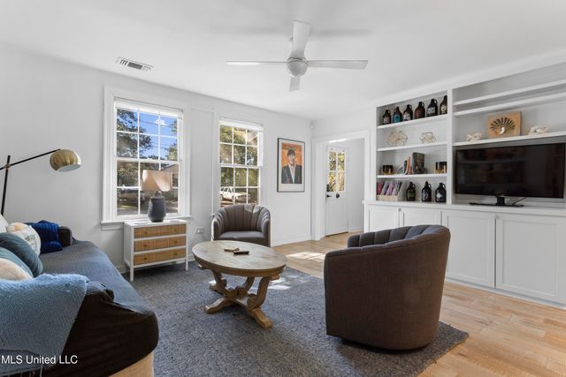 111 Bay View Court, Bay Saint Louis, MS 39520