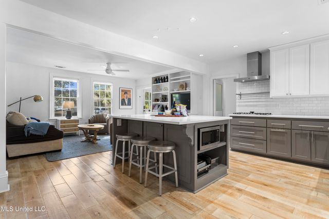 111 Bay View Court, Bay Saint Louis, MS 39520