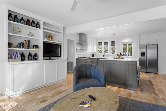 111 Bay View Court, Bay Saint Louis, MS 39520