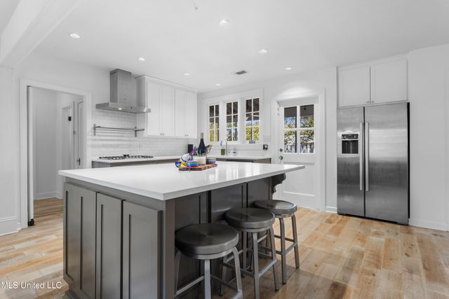 111 Bay View Court, Bay Saint Louis, MS 39520