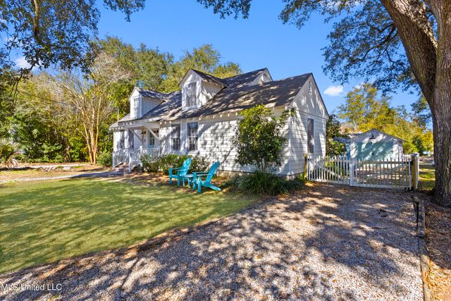 111 Bay View Court, Bay Saint Louis, MS 39520