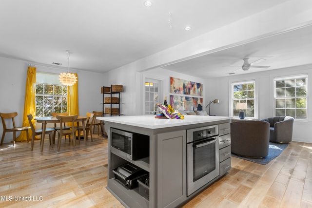 111 Bay View Court, Bay Saint Louis, MS 39520