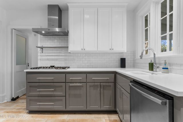 111 Bay View Court, Bay Saint Louis, MS 39520