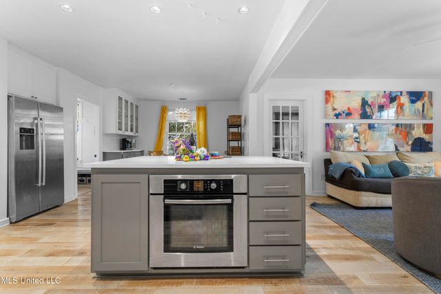 111 Bay View Court, Bay Saint Louis, MS 39520