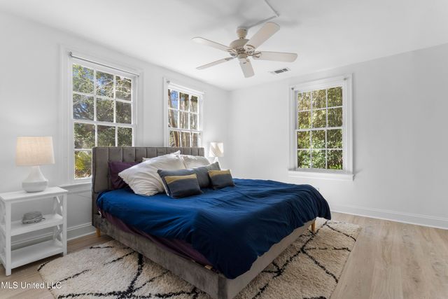 111 Bay View Court, Bay Saint Louis, MS 39520