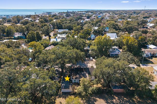 111 Bay View Court, Bay Saint Louis, MS 39520