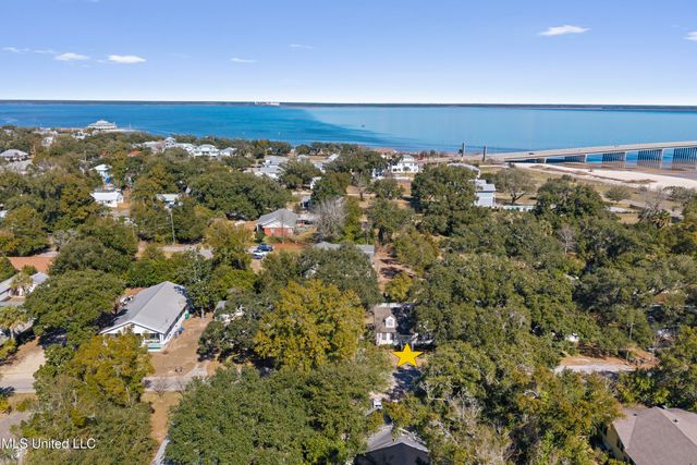 111 Bay View Court, Bay Saint Louis, MS 39520