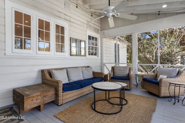 111 Bay View Court, Bay Saint Louis, MS 39520