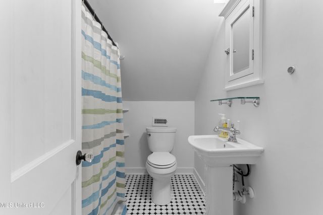 111 Bay View Court, Bay Saint Louis, MS 39520