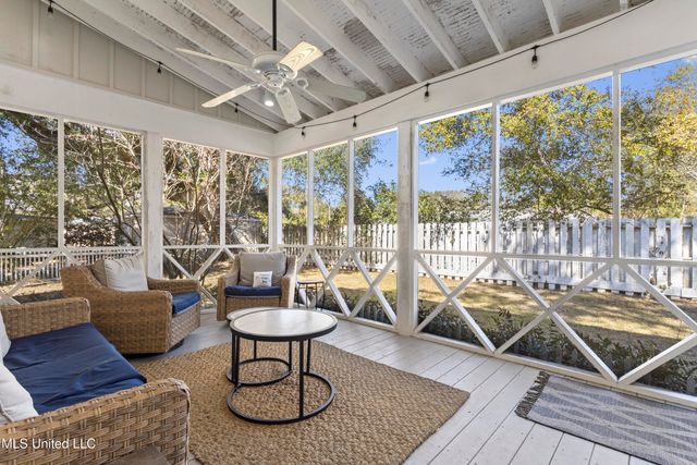 111 Bay View Court, Bay Saint Louis, MS 39520