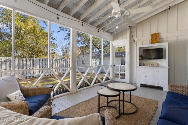 111 Bay View Court, Bay Saint Louis, MS 39520