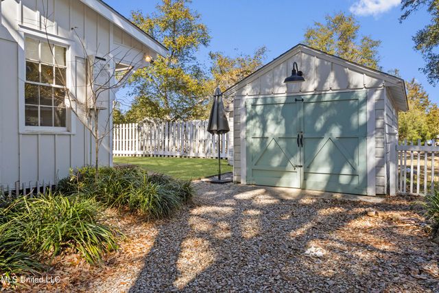 111 Bay View Court, Bay Saint Louis, MS 39520