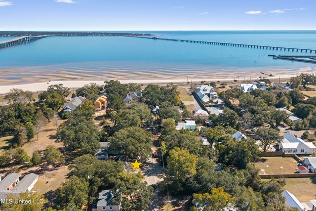 111 Bay View Court, Bay Saint Louis, MS 39520