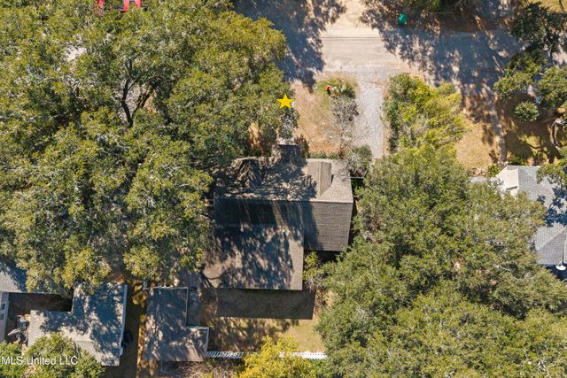 111 Bay View Court, Bay Saint Louis, MS 39520