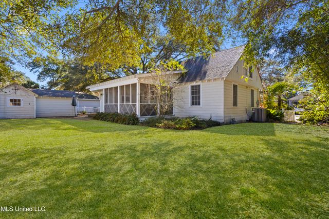 111 Bay View Court, Bay Saint Louis, MS 39520