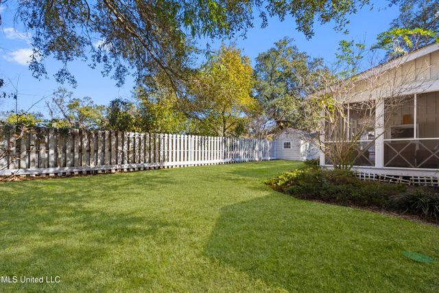 111 Bay View Court, Bay Saint Louis, MS 39520