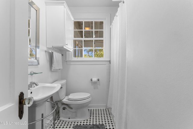 111 Bay View Court, Bay Saint Louis, MS 39520