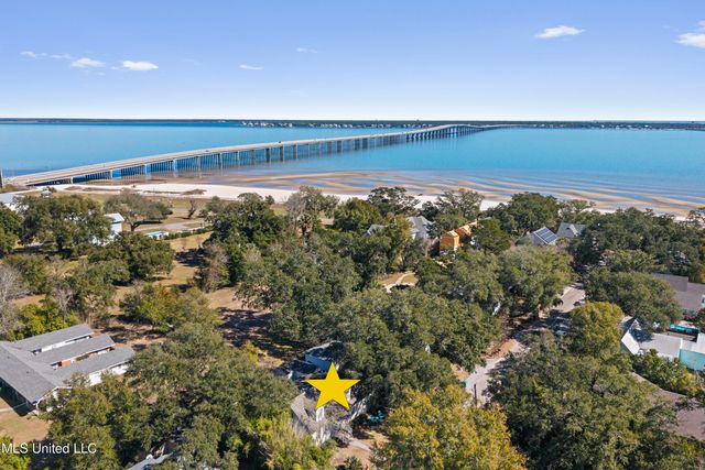 111 Bay View Court, Bay Saint Louis, MS 39520