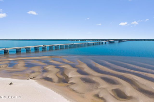 111 Bay View Court, Bay Saint Louis, MS 39520