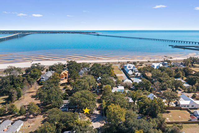 111 Bay View Court, Bay Saint Louis, MS 39520